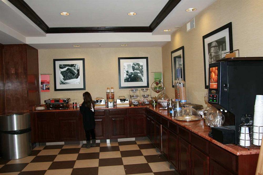Hotel Hampton By Hilton Brattleboro Ristorante foto