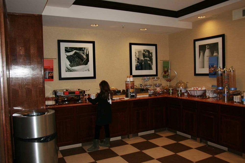 Hotel Hampton By Hilton Brattleboro Ristorante foto