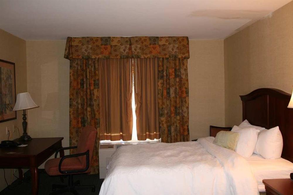 Hotel Hampton By Hilton Brattleboro Esterno foto