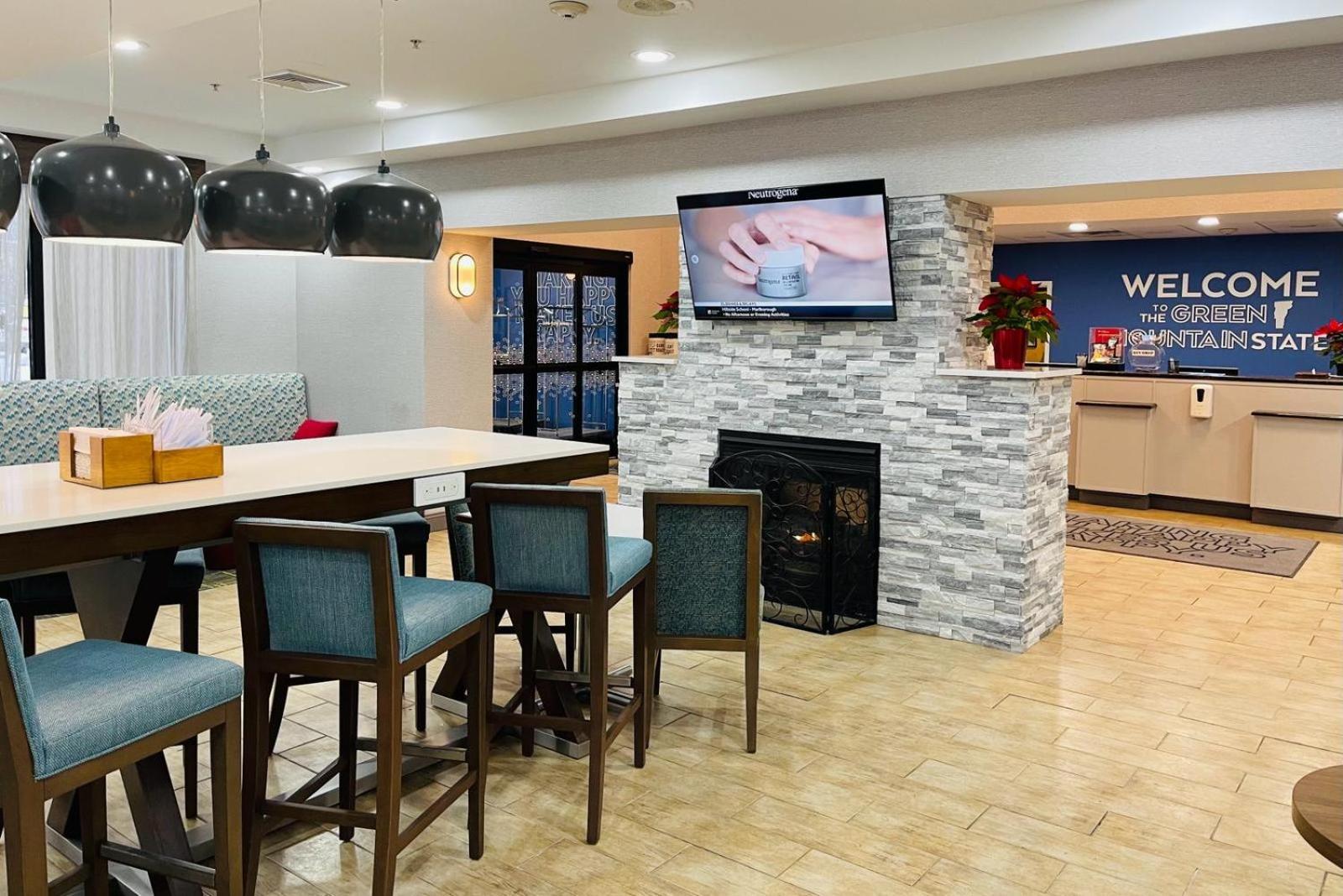 Hotel Hampton By Hilton Brattleboro Esterno foto