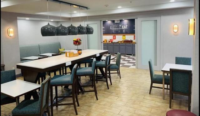 Hotel Hampton By Hilton Brattleboro Esterno foto