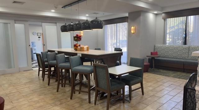 Hotel Hampton By Hilton Brattleboro Esterno foto